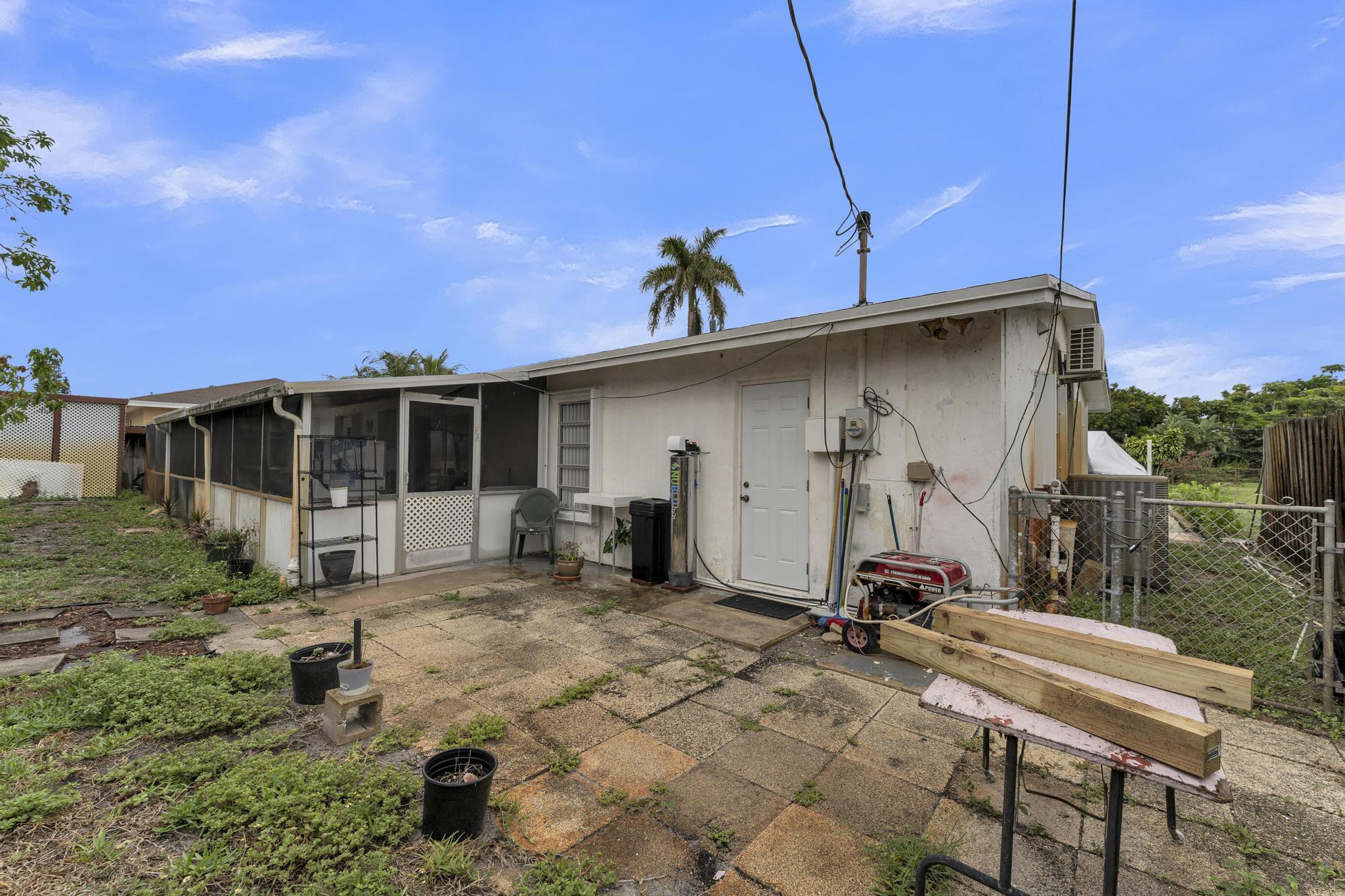 FLORAL PARK LANTANA - Residential