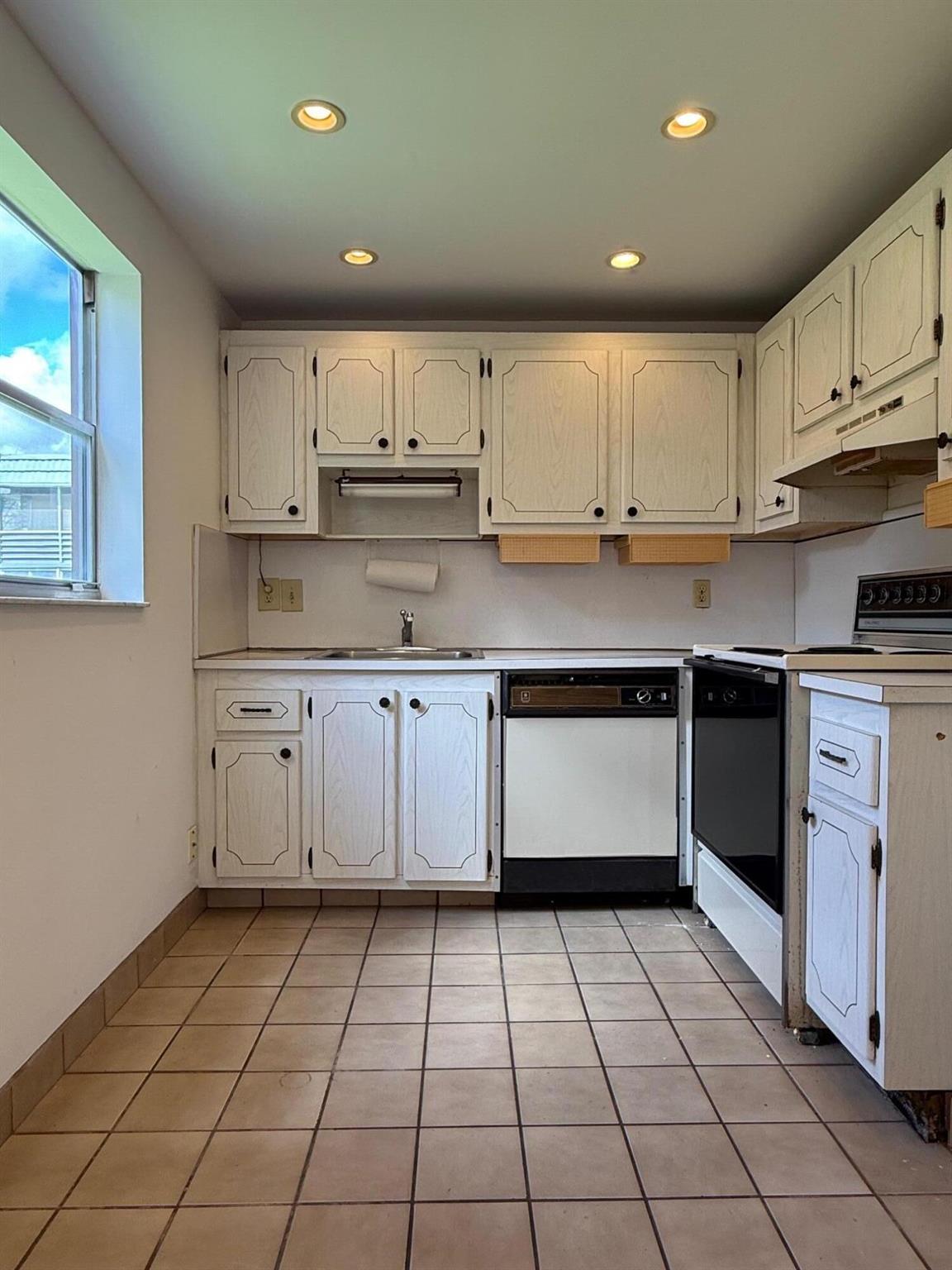 KINGS POINT - Residential