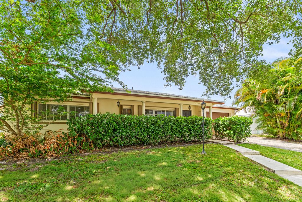 Photo of 1270 SW 8th Street, Boca Raton, FL 33486 (MLS # B26025091)