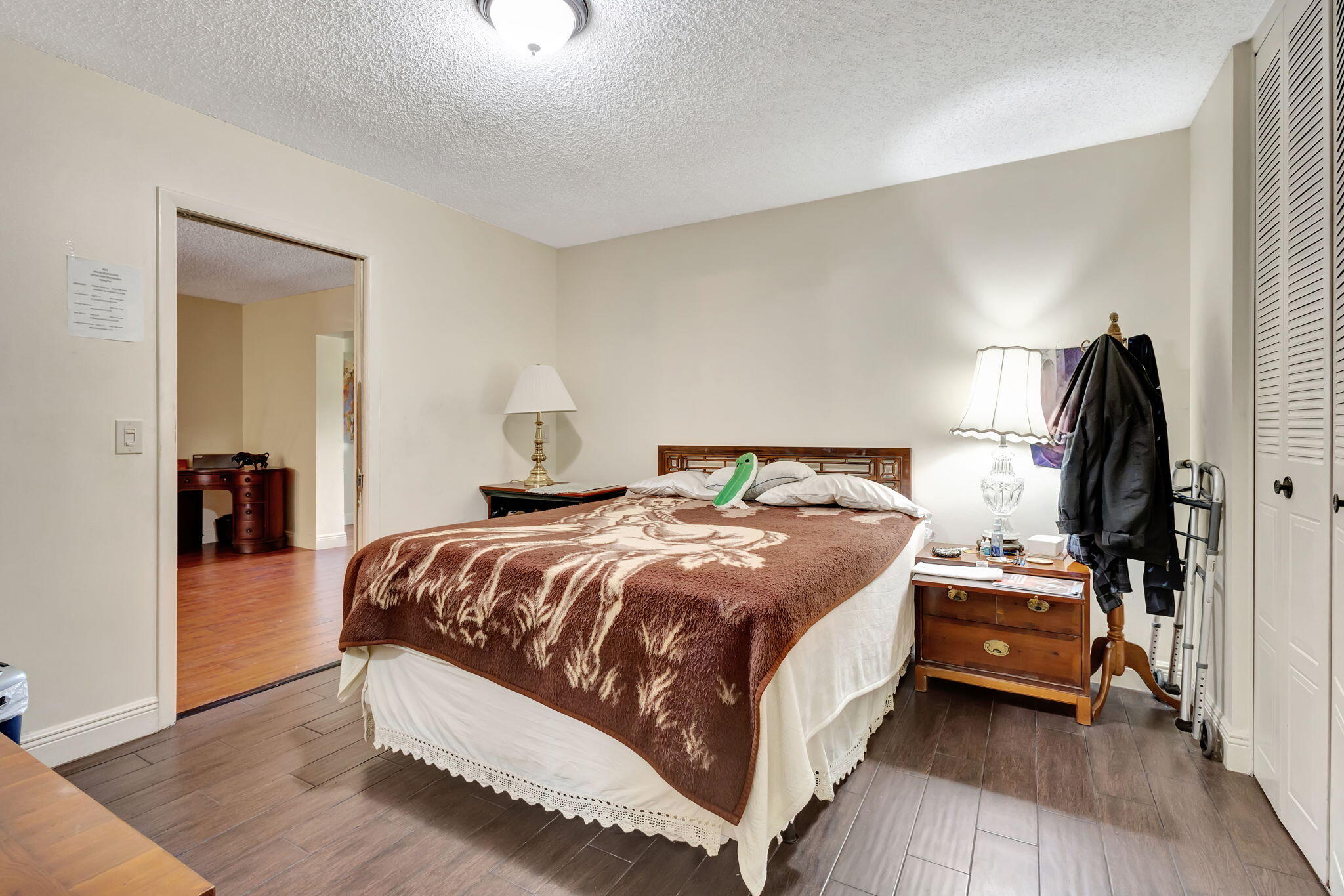 CRESTHAVEN TOWNHOMES SEC 4 CONDO - Residential