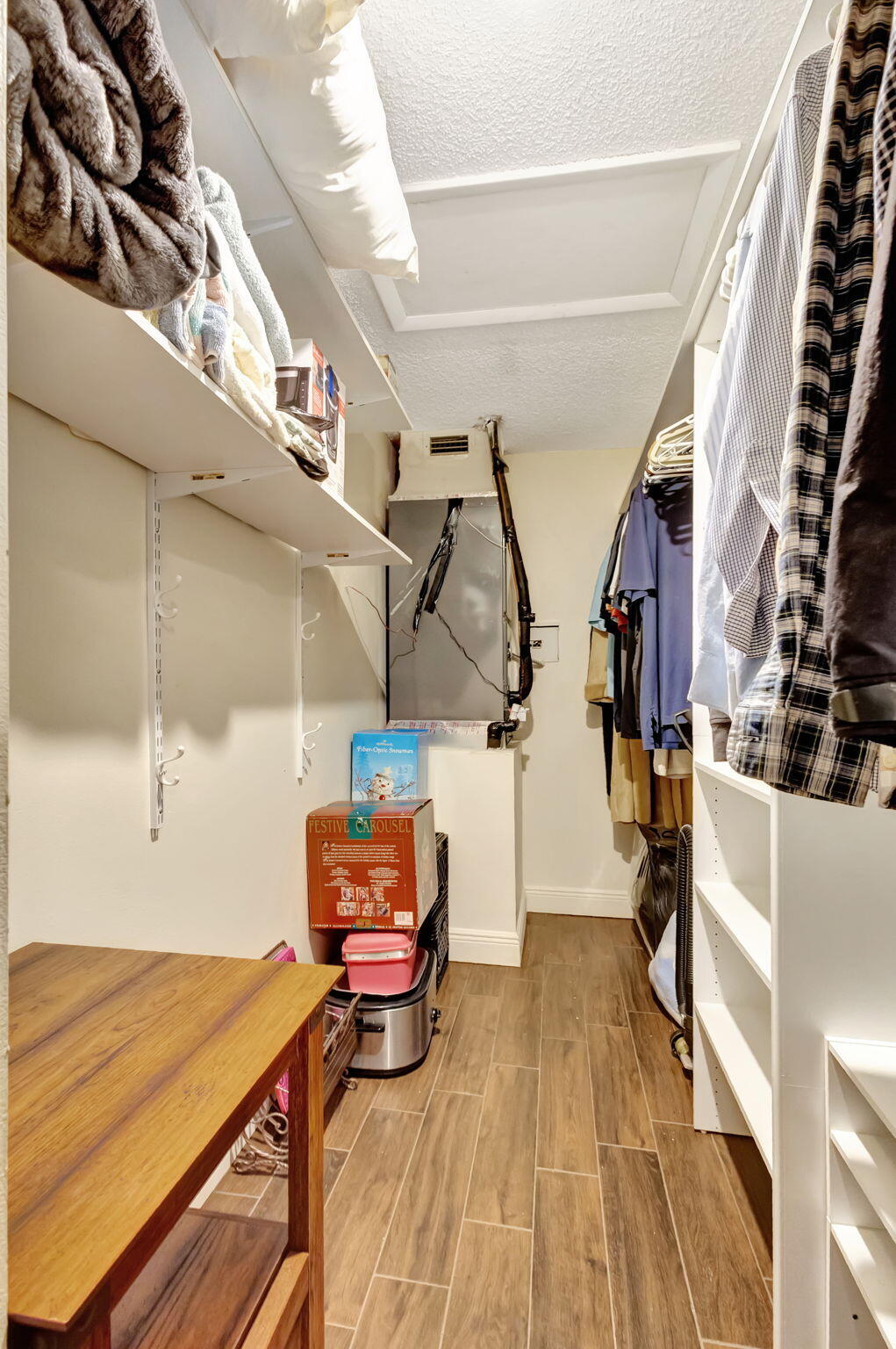 CRESTHAVEN TOWNHOMES SEC 4 CONDO - Residential