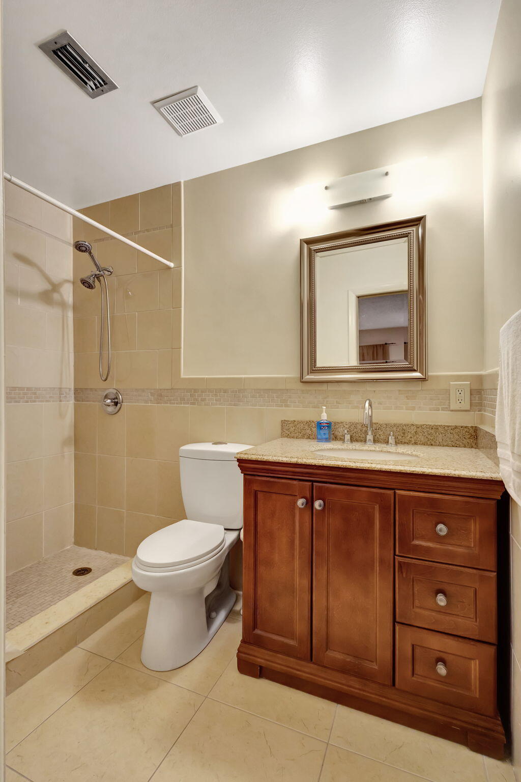 CRESTHAVEN TOWNHOMES SEC 4 CONDO - Residential