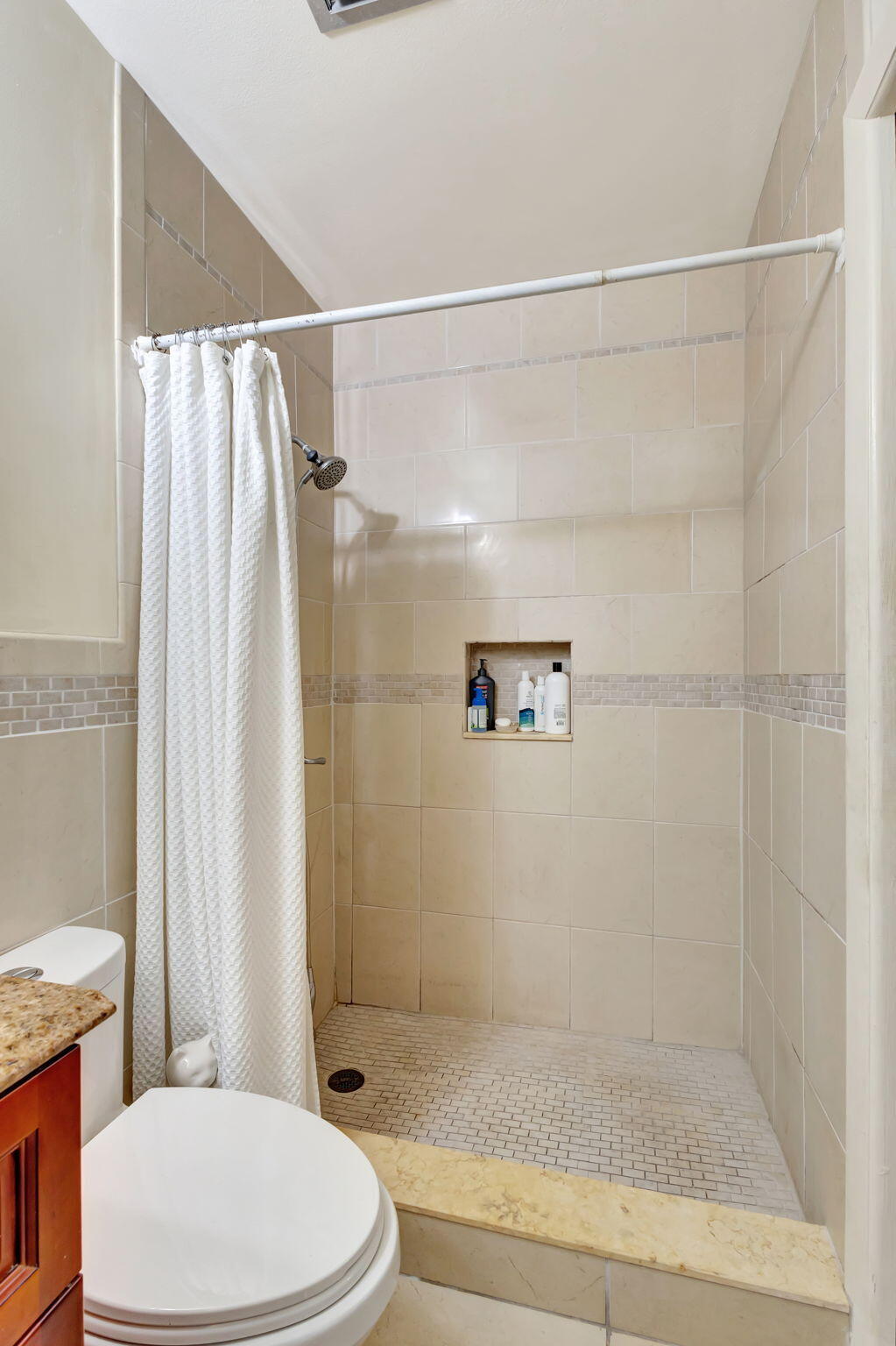 CRESTHAVEN TOWNHOMES SEC 4 CONDO - Residential