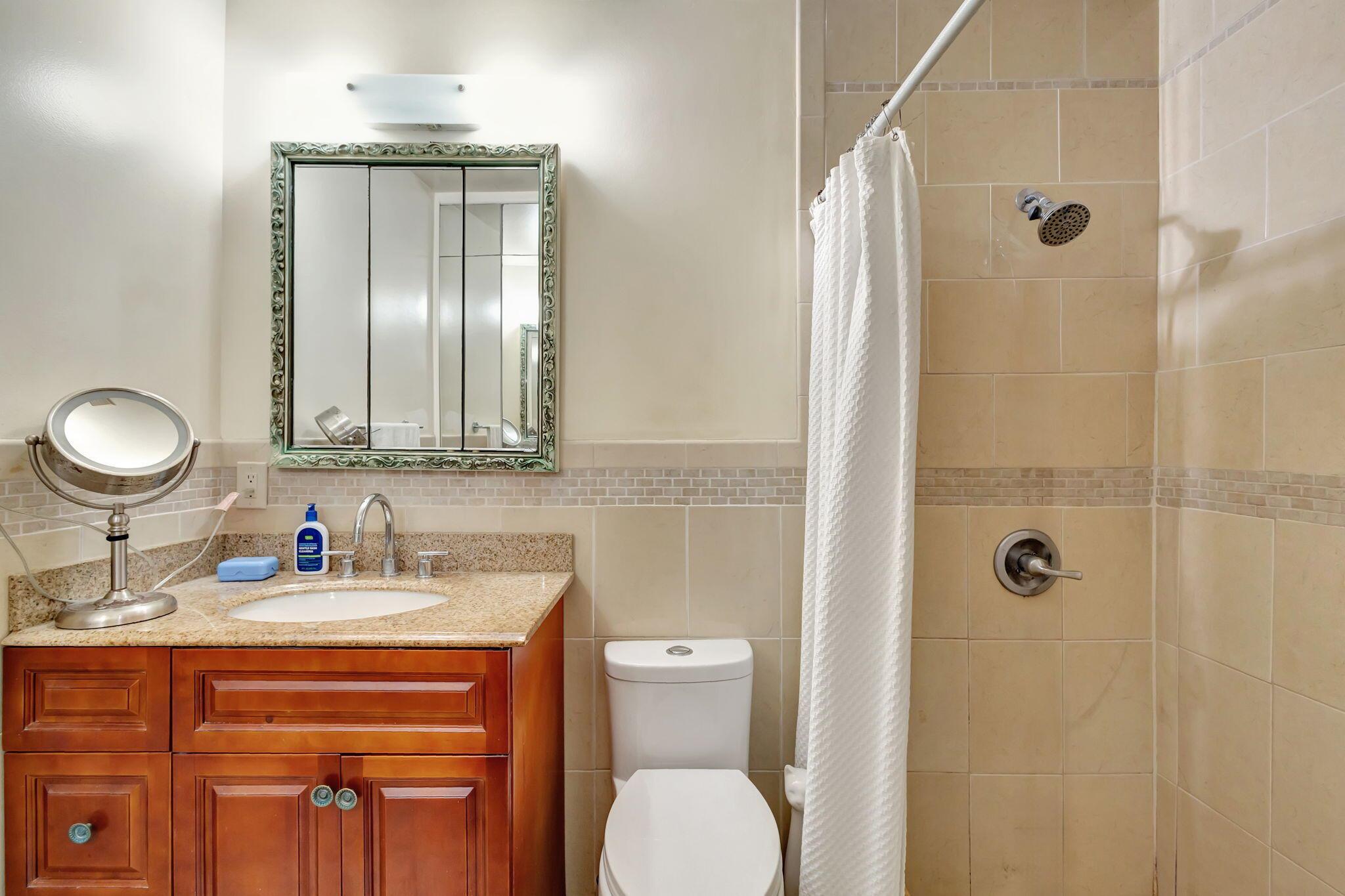 CRESTHAVEN TOWNHOMES SEC 4 CONDO - Residential