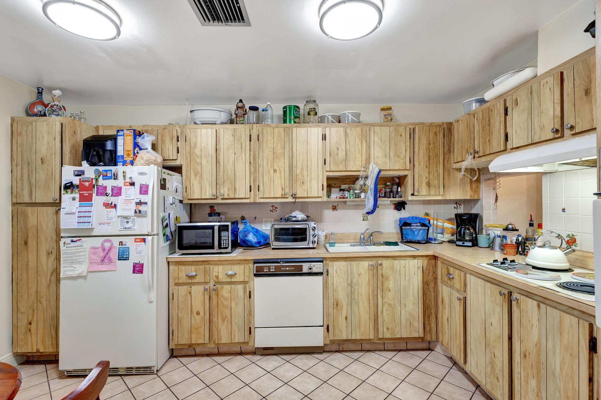 CRESTHAVEN TOWNHOMES SEC 4 CONDO - Residential