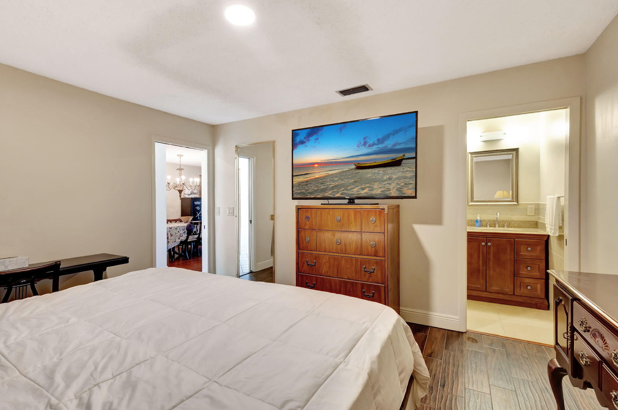 CRESTHAVEN TOWNHOMES SEC 4 CONDO - Residential