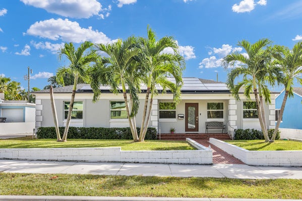916 31ST ST, WEST PALM BEACH, FL 33407 - Image b71c9de25a65dc9155dec82604dde2a8/690381765