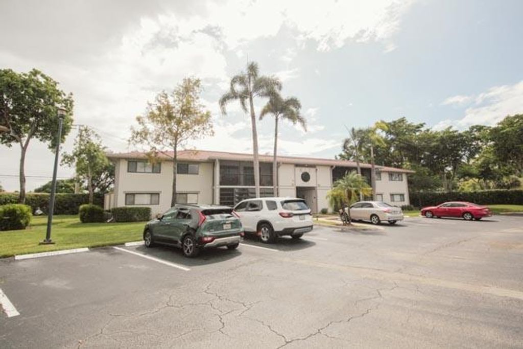 Photo of 10753 W Clairmont Cir #106, Fort Lauderdale, FL 33321 (MLS # F10525178)