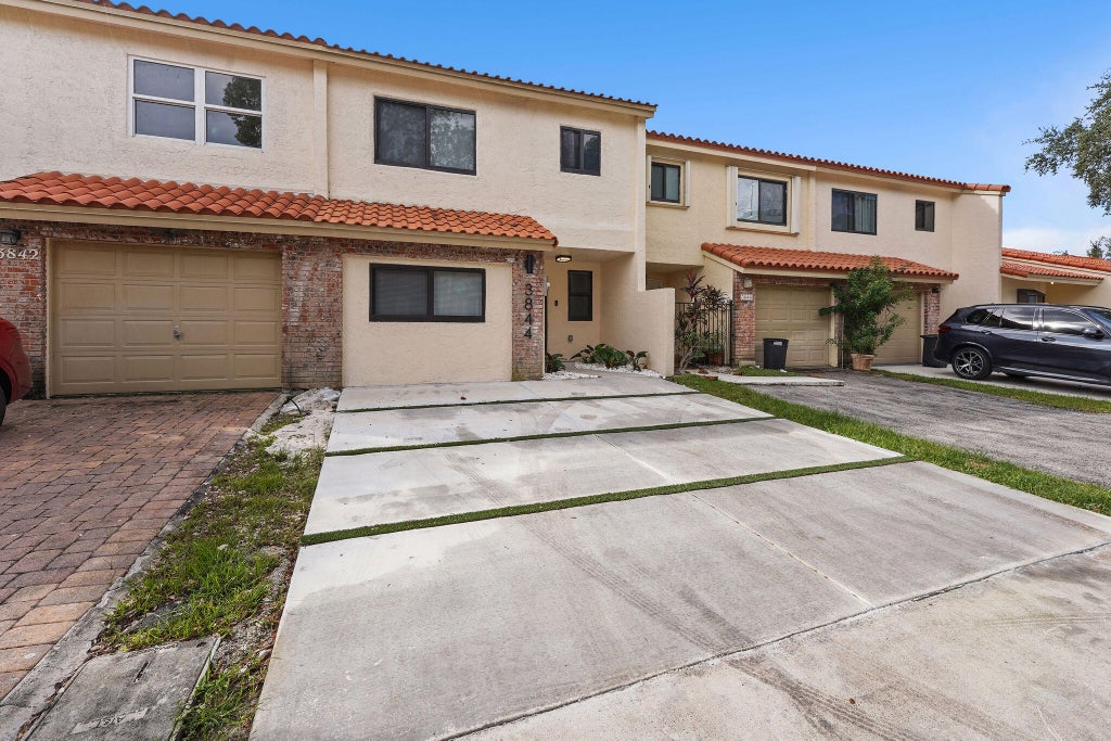 Photo of 3844 ATLANTA Street, Hollywood, FL 33021 (MLS # B26087271)