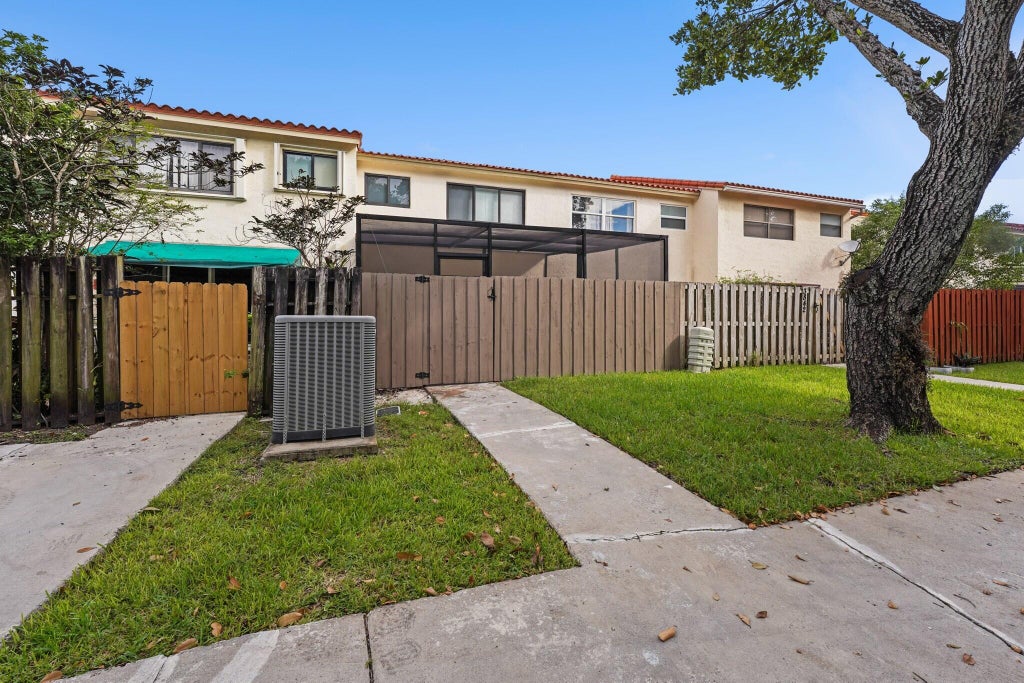 Photo of 3844 ATLANTA Street, Hollywood, FL 33021 (MLS # B26087271)