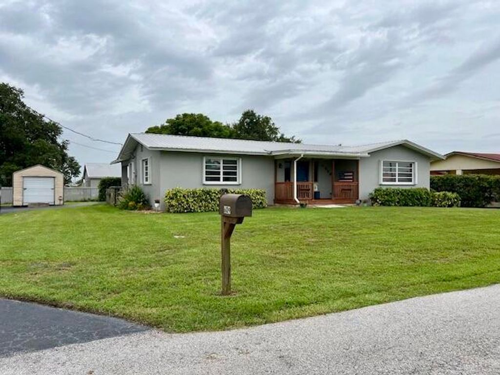 Photo of 609 SE 12th Street, Belle Glade, FL 33430 (MLS # R10996948)