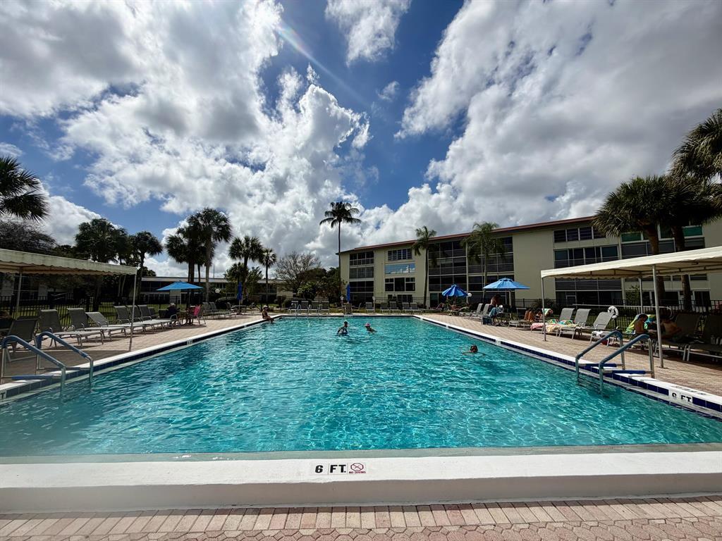 VICTORIA VILLAGE F CONDO - Residential