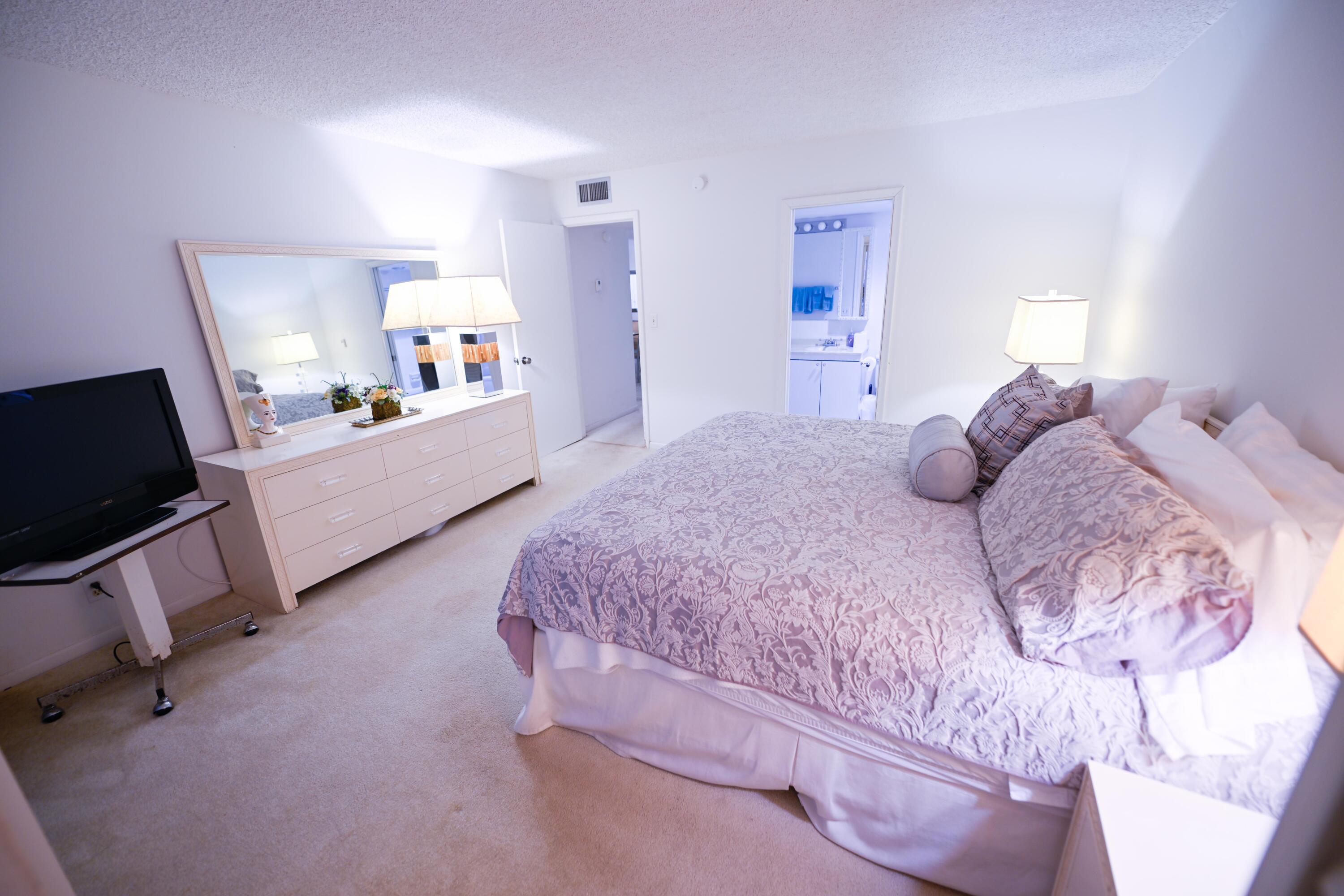 VICTORIA VILLAGE F CONDO - Residential