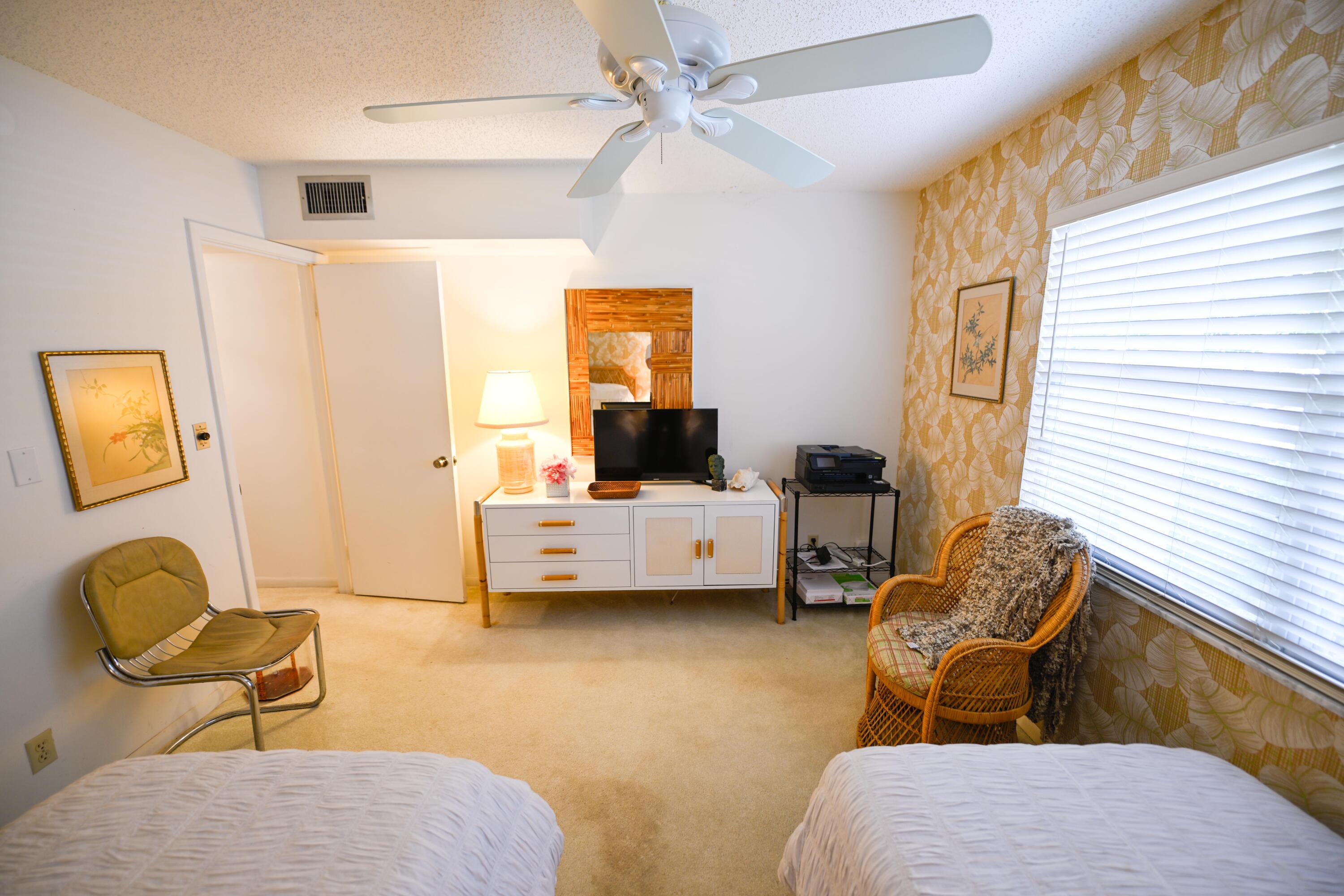 VICTORIA VILLAGE F CONDO - Residential