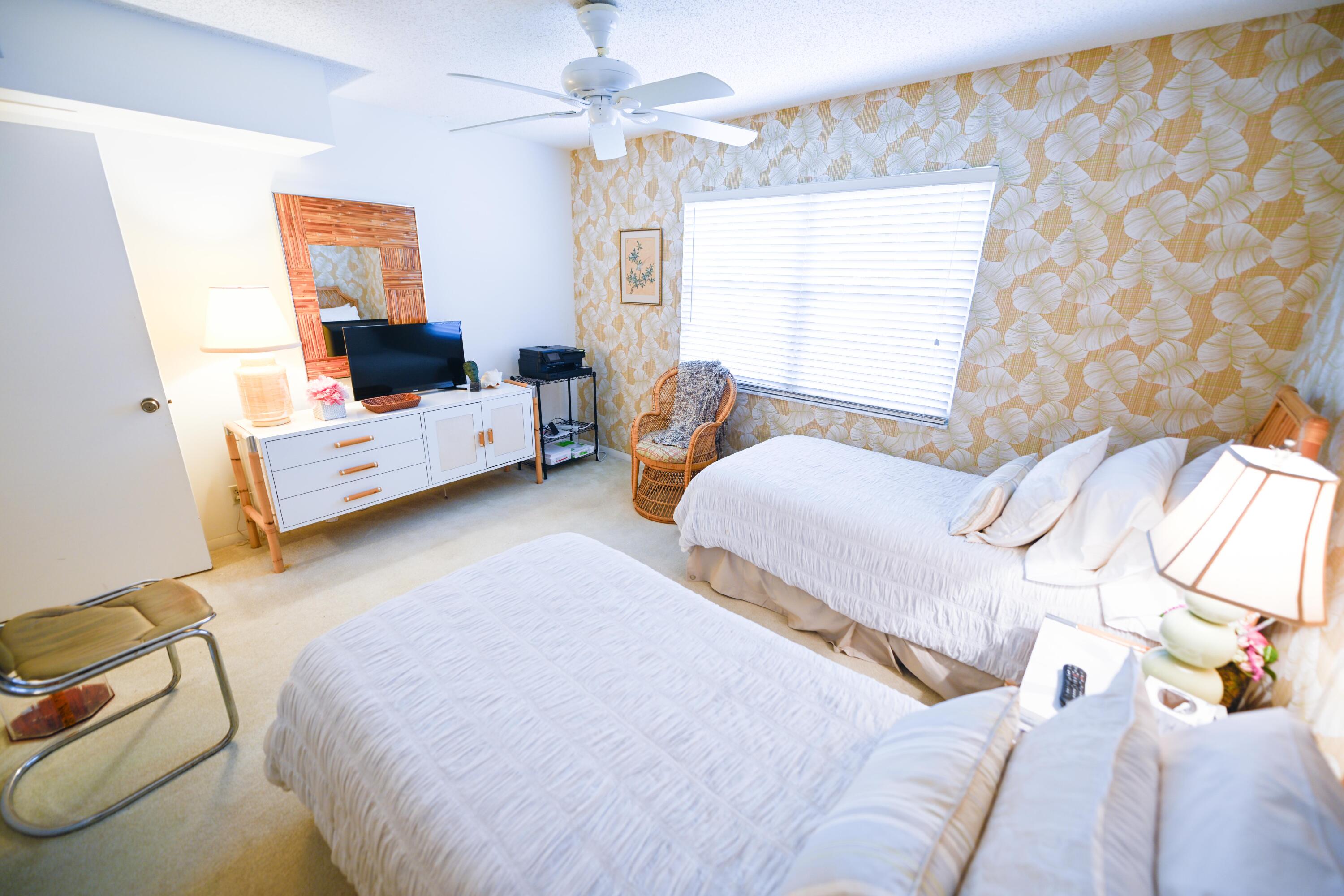 VICTORIA VILLAGE F CONDO - Residential