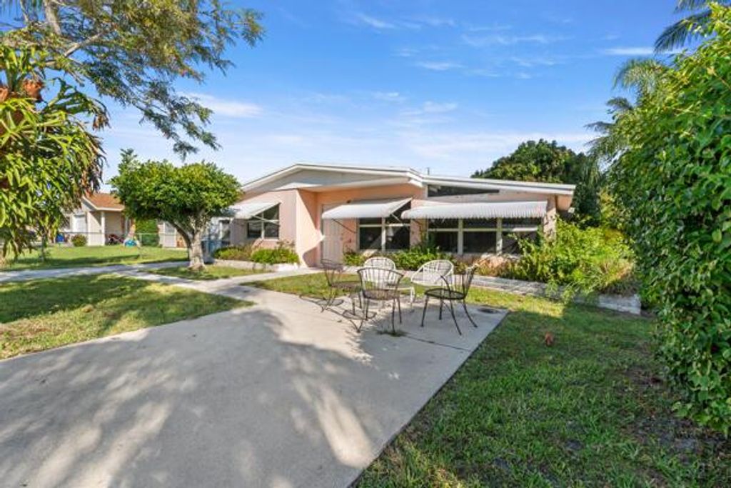 Photo of 3027 SE Orchid Street, Stuart, FL 34997 (MLS # R11081840)