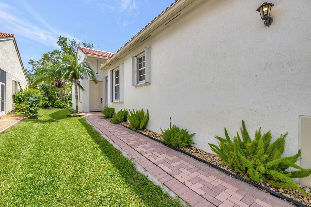 Photo of 6285 Petunia Road, Delray Beach, FL 33484 (MLS # R11006432)