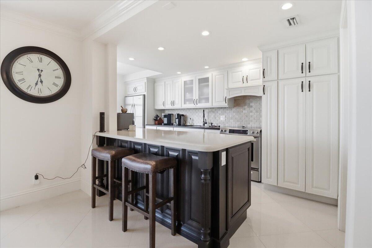 PLAZA SOUTH CONDO - Residential
