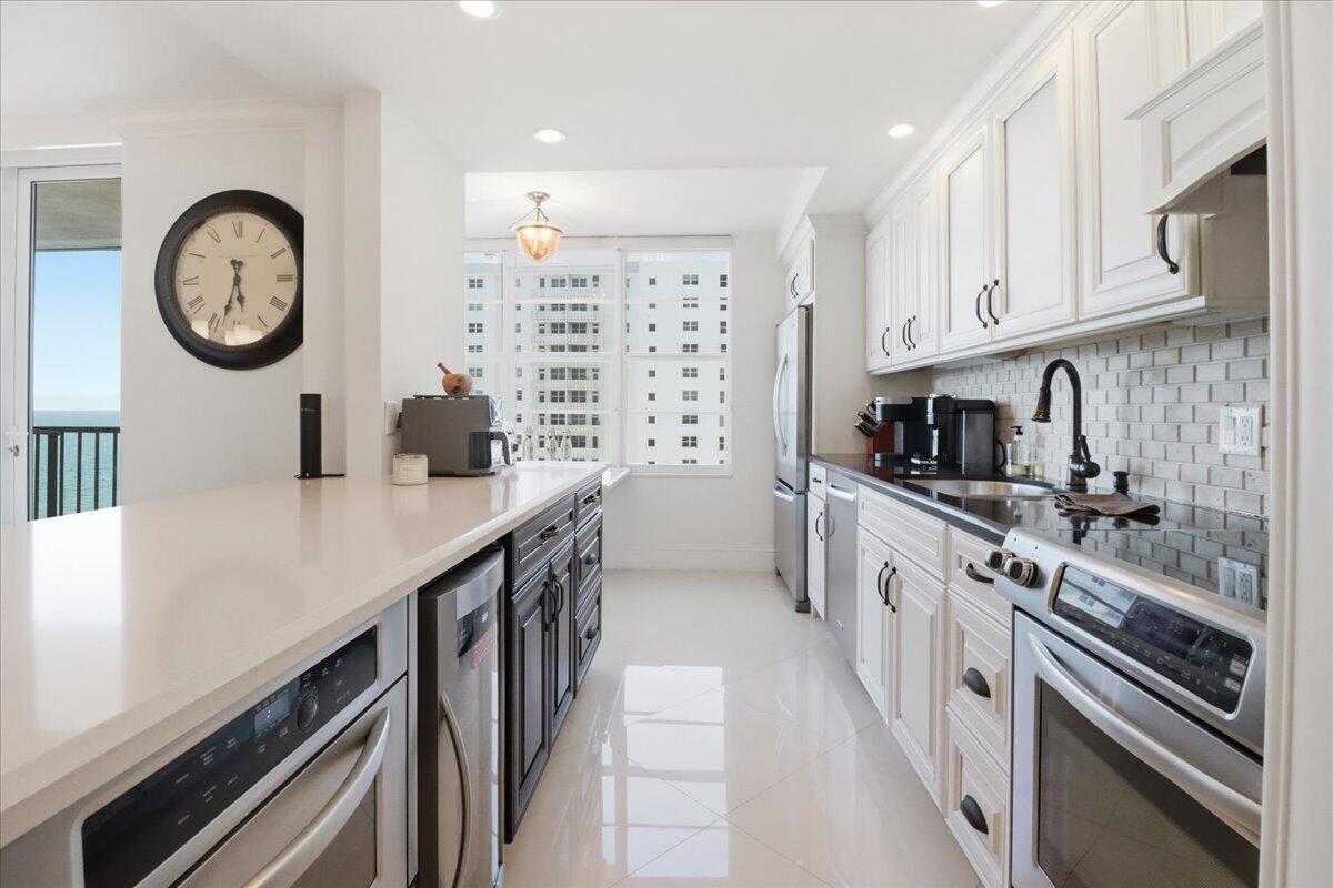 PLAZA SOUTH CONDO - Residential