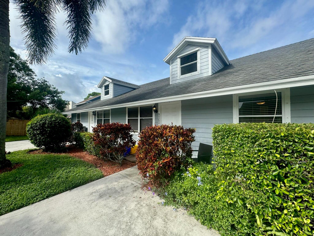 Photo of 9258 GREEN MEADOWS Way, Palm Beach Gardens, FL 33418 (MLS # B26077859)