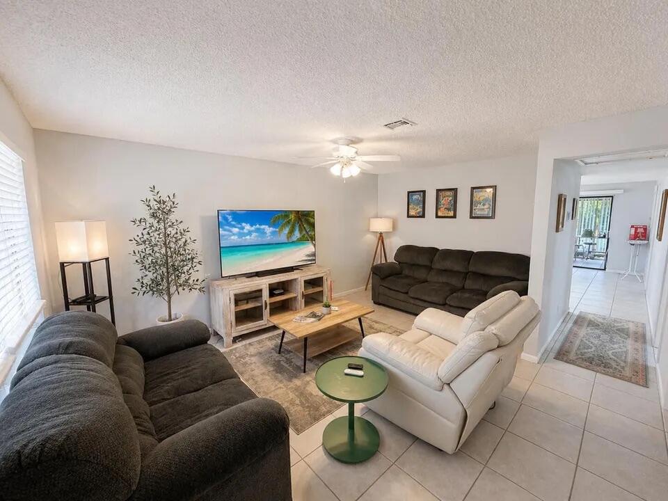 Photo of 9258 GREEN MEADOWS Way, Palm Beach Gardens, FL 33418 (MLS # B26077859)