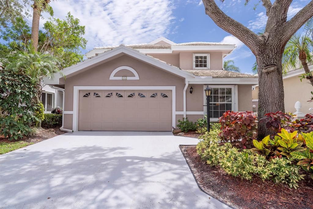 Photo of 278 Canterbury Drive W, Palm Beach Gardens, FL 33418 (MLS # R10732535)