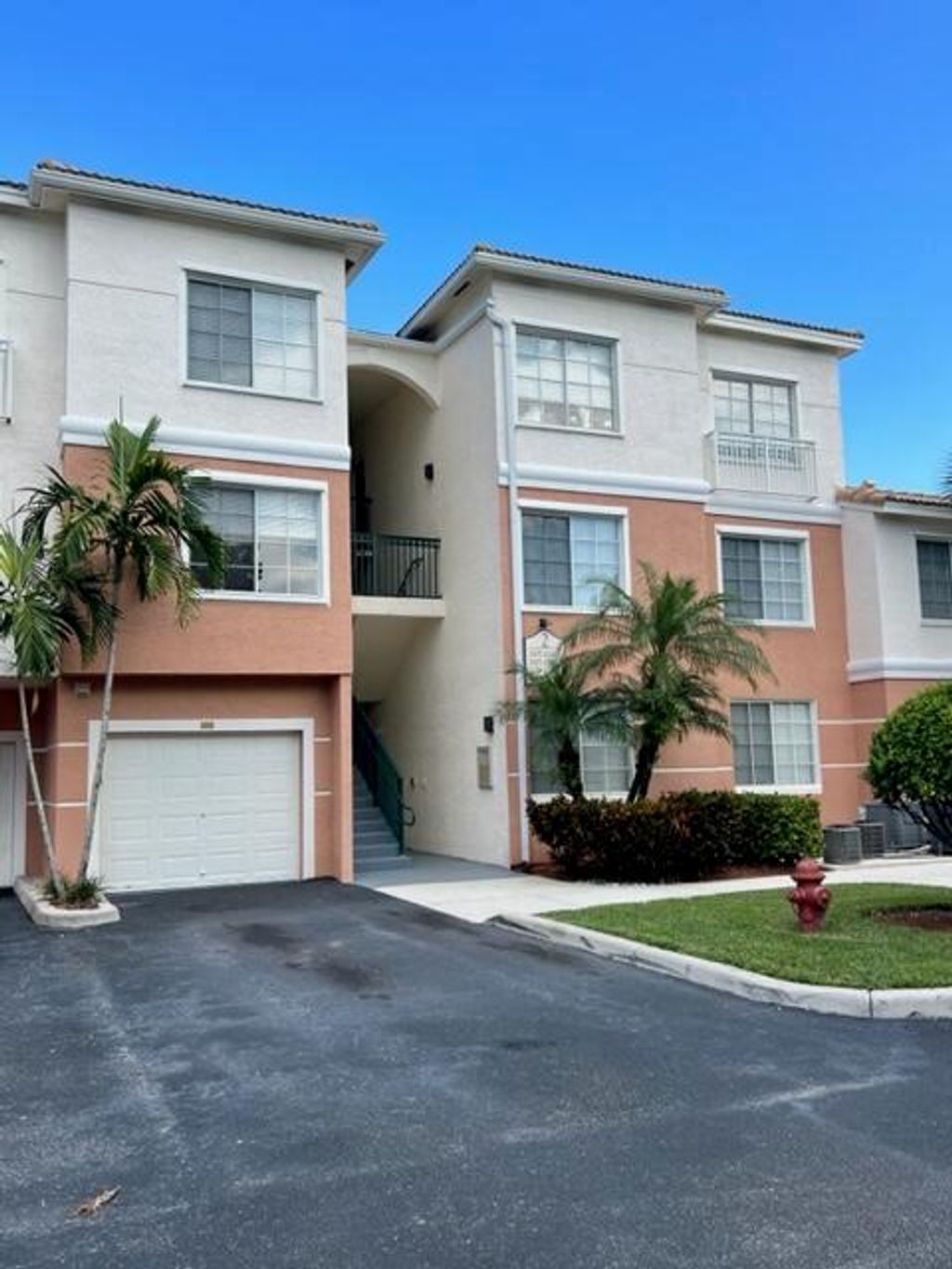 Photo of 2109 Myrtlewood Circle E, Palm Beach Gardens, FL 33418 (MLS # R10900400)