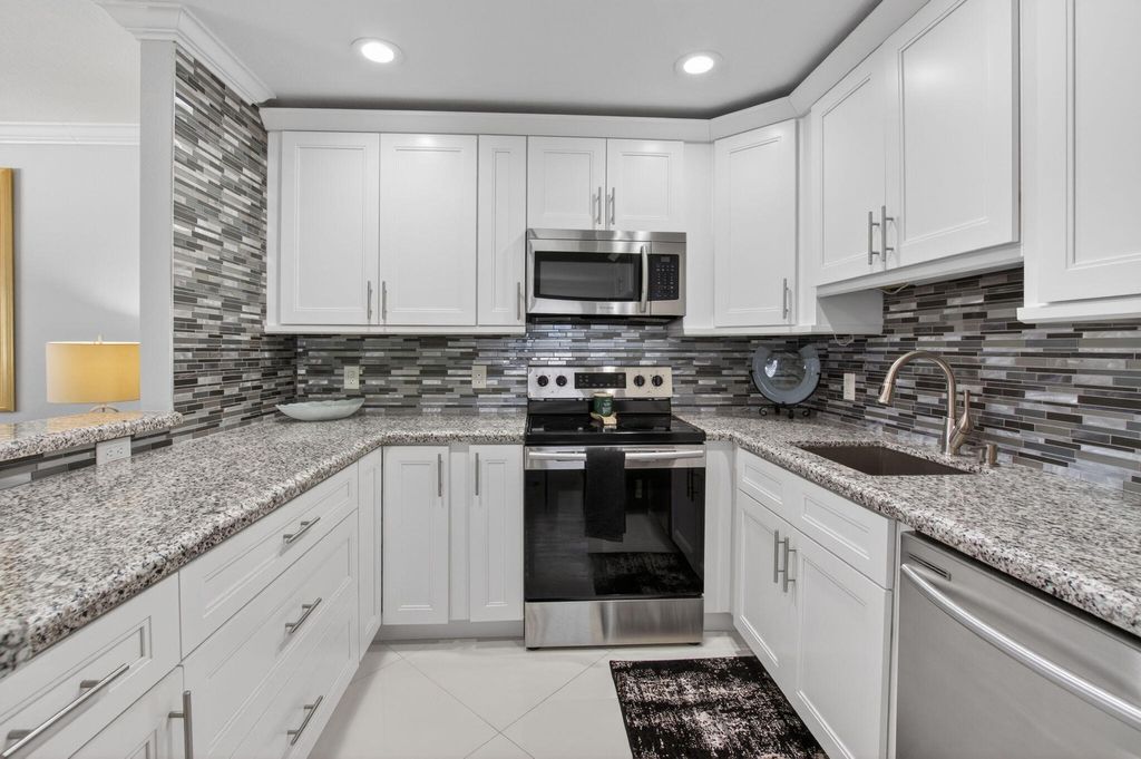 Photo of 102 E Waterford E #102, Delray Beach, FL 33446 (MLS # B26026098)