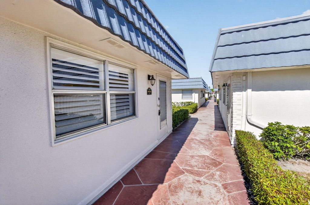 Photo of 102 E Waterford E #102, Delray Beach, FL 33446 (MLS # B26026098)