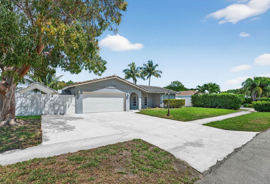 Photo of 1545 SW 13th Street, Boca Raton, FL 33486 (MLS # B26007951)