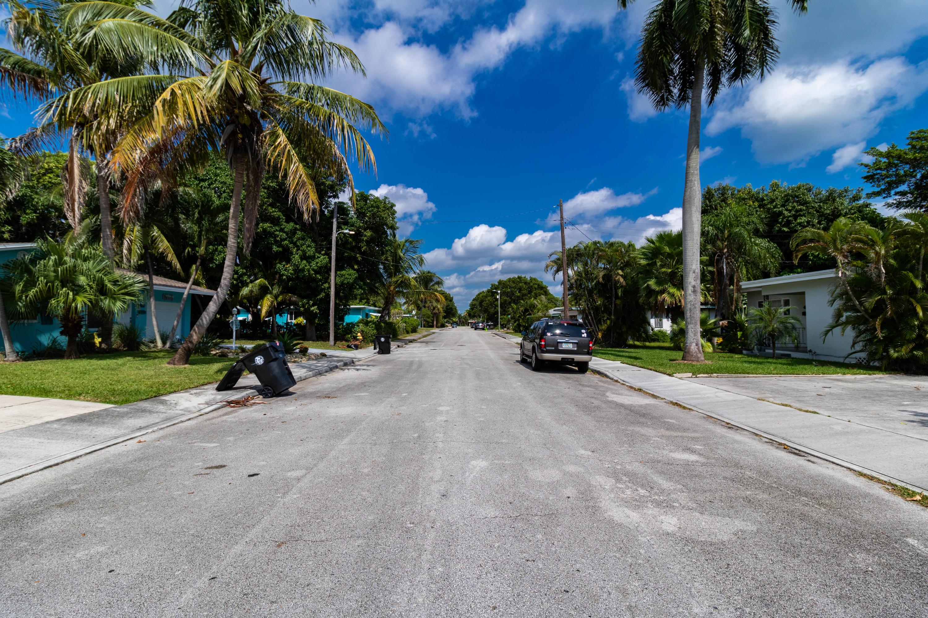 EDEN PARK - NORTH LAKE WORTH IN PB 5 PGS 48 & 49 - Residential