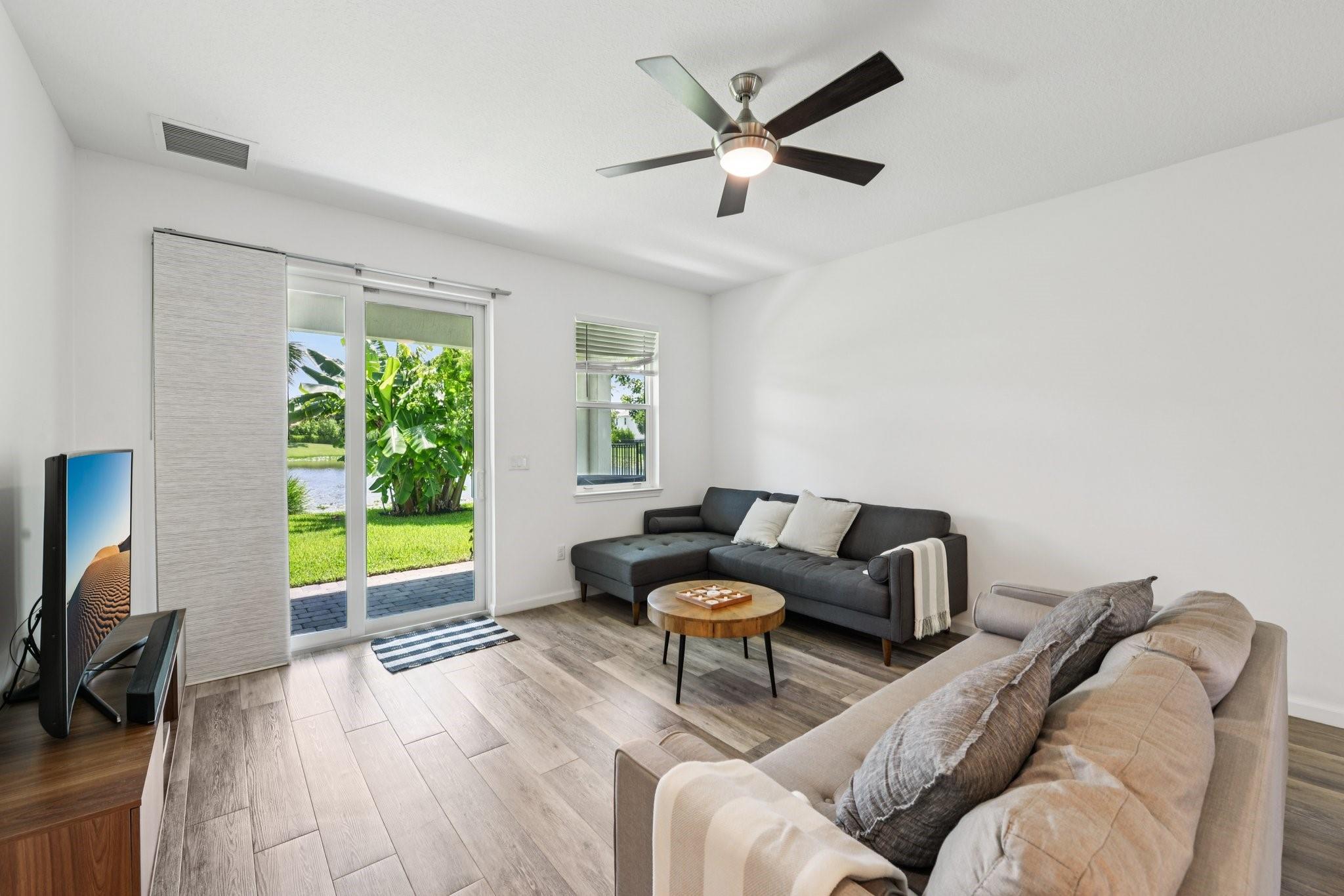 1910 Harding St, Lake Worth Beach, FL, 33460/$630,000 4 1910 Harding St