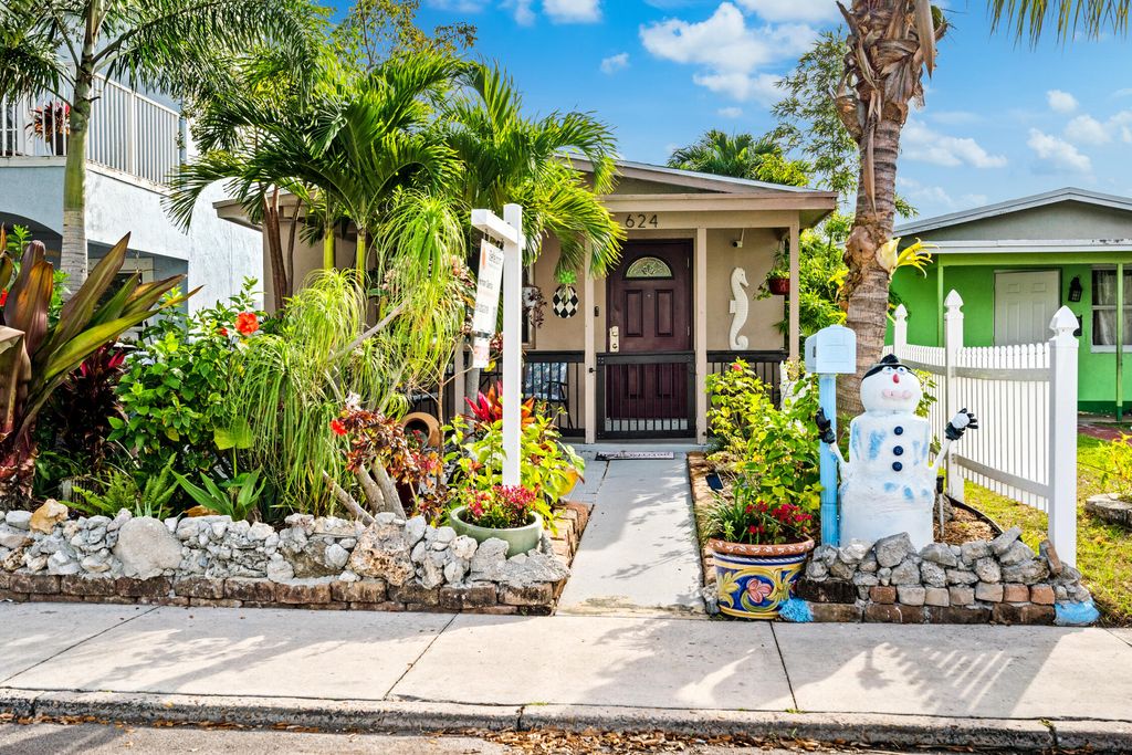 Photo of 624 N C Street, Lake Worth Beach, FL 33460 (MLS # R10965699)