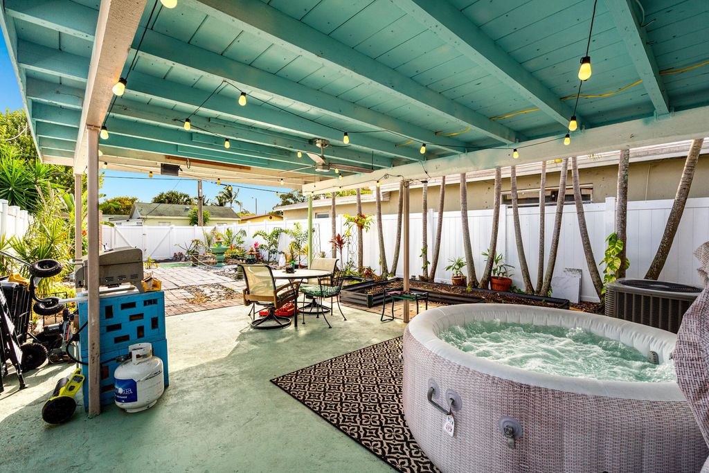 Photo of 624 N C Street, Lake Worth Beach, FL 33460 (MLS # R10965699)