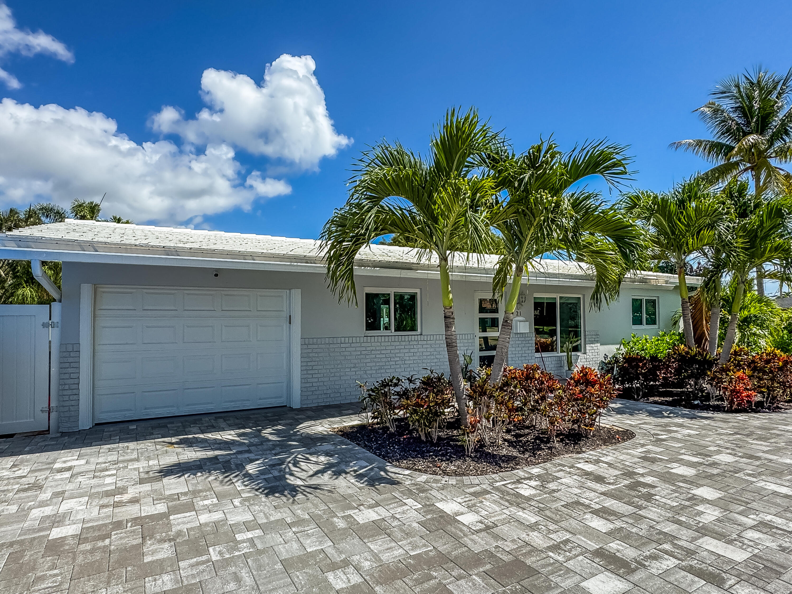 21 SE 9th Street, Pompano Beach, FL, 33060/$759,000 7 21 SE 9th Street