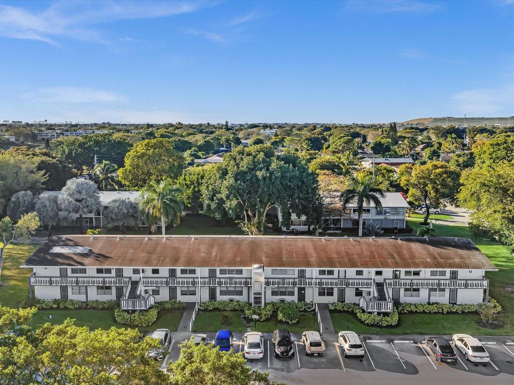 Photo of 238 Ventnor Q #238, Deerfield Beach, FL 33442 (MLS # F10551413)