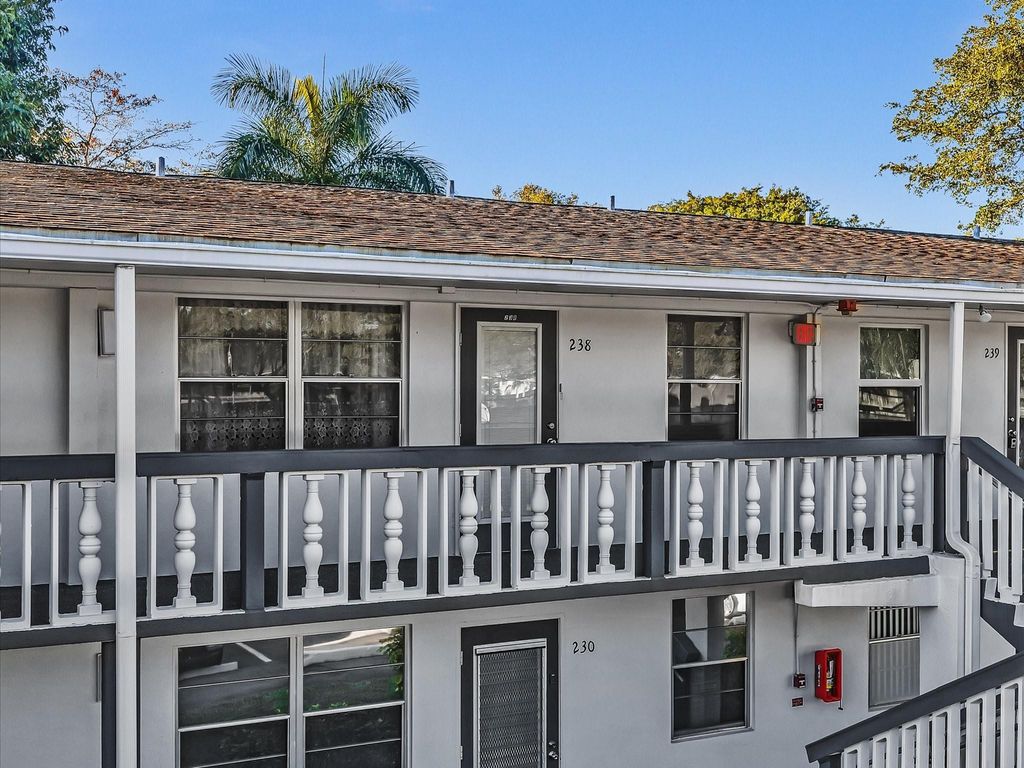 Photo of 238 Ventnor Q #238, Deerfield Beach, FL 33442 (MLS # F10551413)