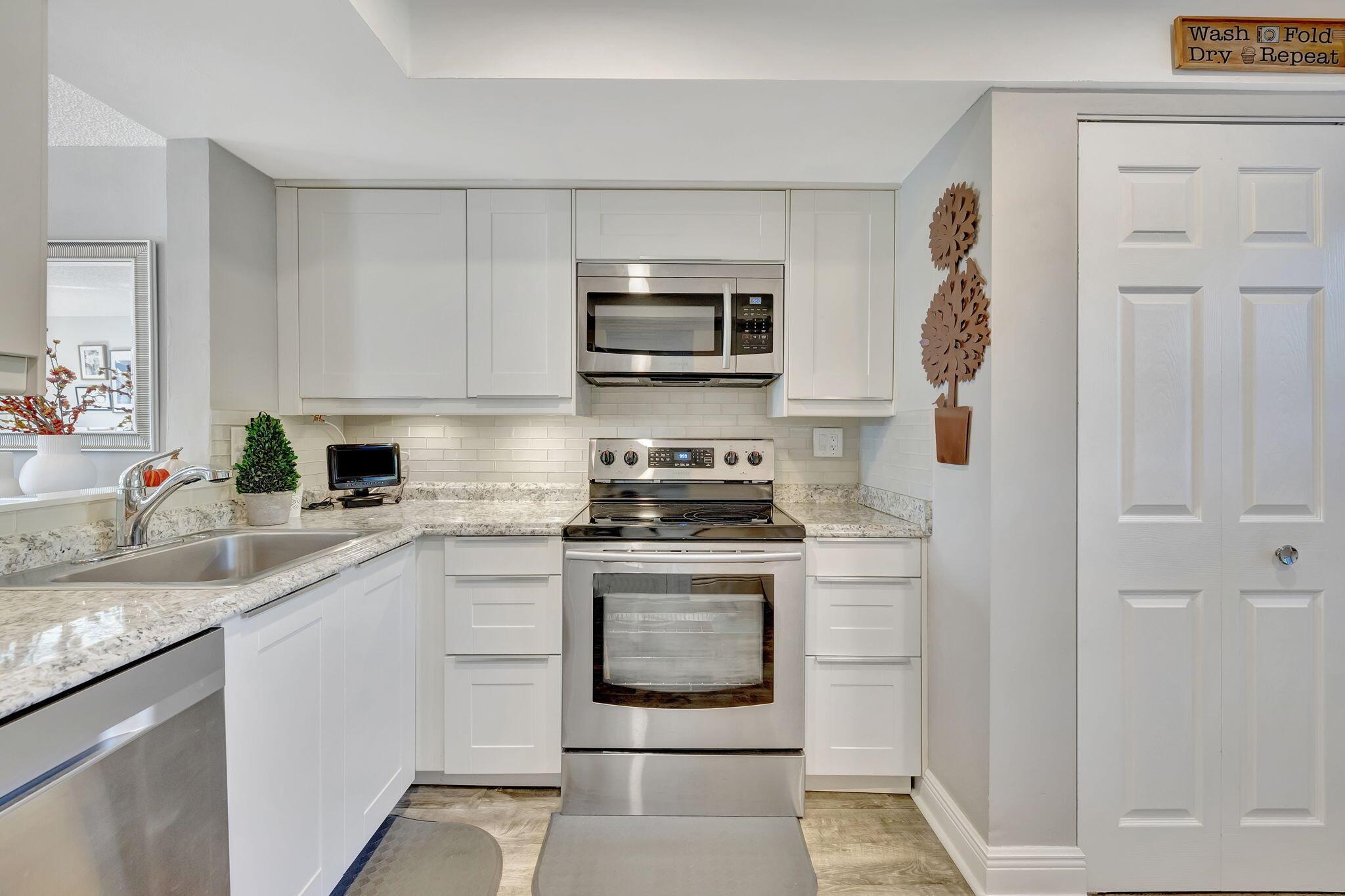 Exceptional unit, fully renovated with great lake and golf views. Spacious and beautifully kept with impact doors and windows. Enclosed patio gives extra space and charm. Full size washer and dryer in unit. perfectly located in community across from pool and clubhouse/gym. Corner unit gives more windows for bright and sunny living. Everything is super clean and well appointed. Attention to detail is everywhere. assessment paid already by seller.