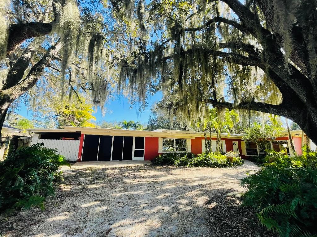 Photo of 5304 S Citrus Avenue, Fort Pierce, FL 34982 (MLS # R10972771)