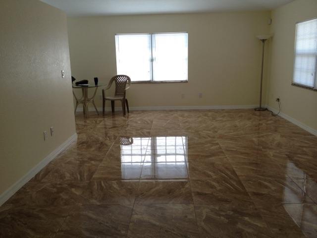 FLORAL PARK LANTANA - Residential Lease