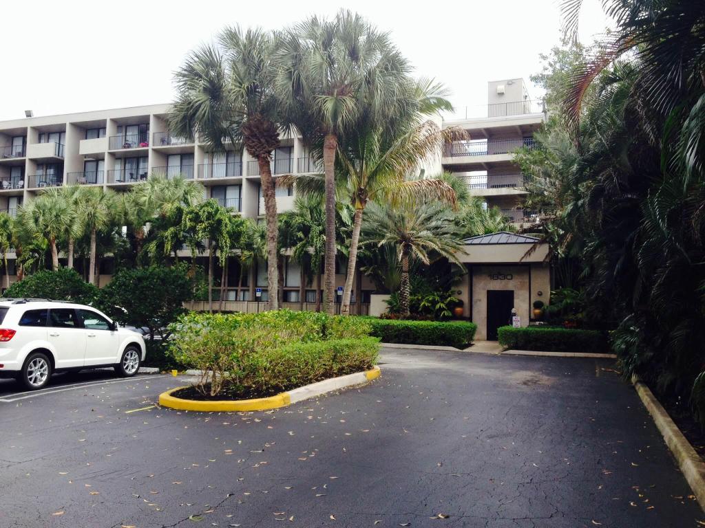 LAKESHORE CLUB CONDO - Residential