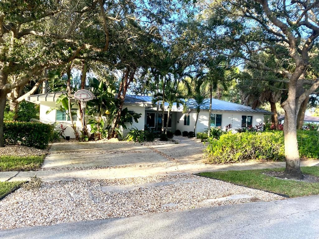 Photo of 1237 SW 14th Street, Boca Raton, FL 33486 (MLS # R10947368)