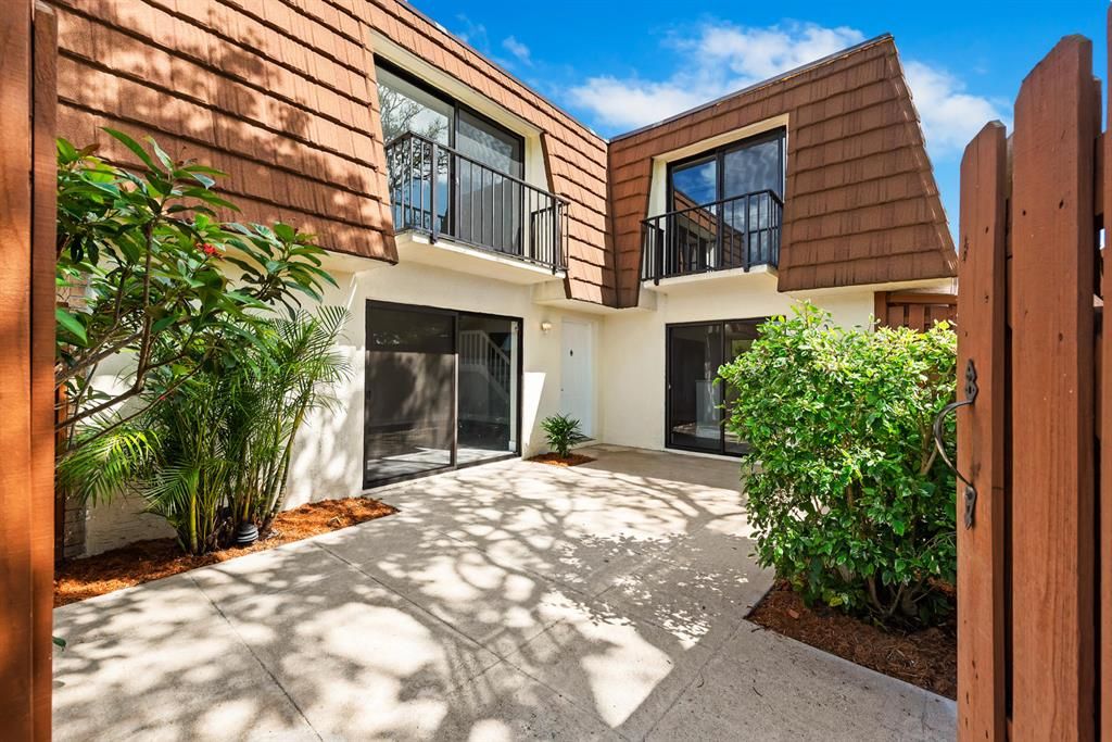 Photo of 3900 County Line Road #4d, Tequesta, FL 33469 (MLS # R10699026)