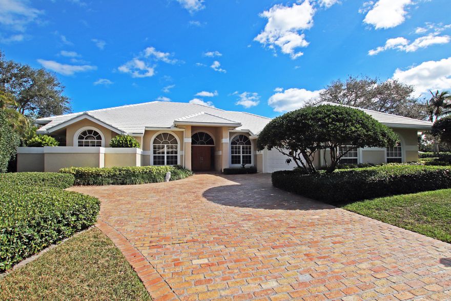 Beautifully maintained 3BR+den/2.5BA home located on a peaceful cul-de-sac with large yard, screened Pebbletec pool/spa with salt water system, newer roof & more. This home is in pristine condition! The popular community of Heritage Oaks is gated and offers oak-lined streets, RV storage, an 18 acre lake & separate tennis club.