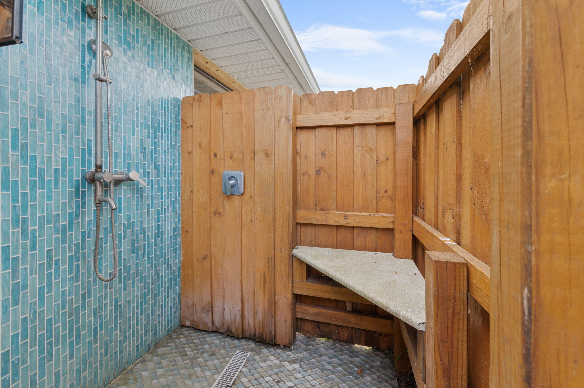 RAIN TREE CORNER SUB - Residential