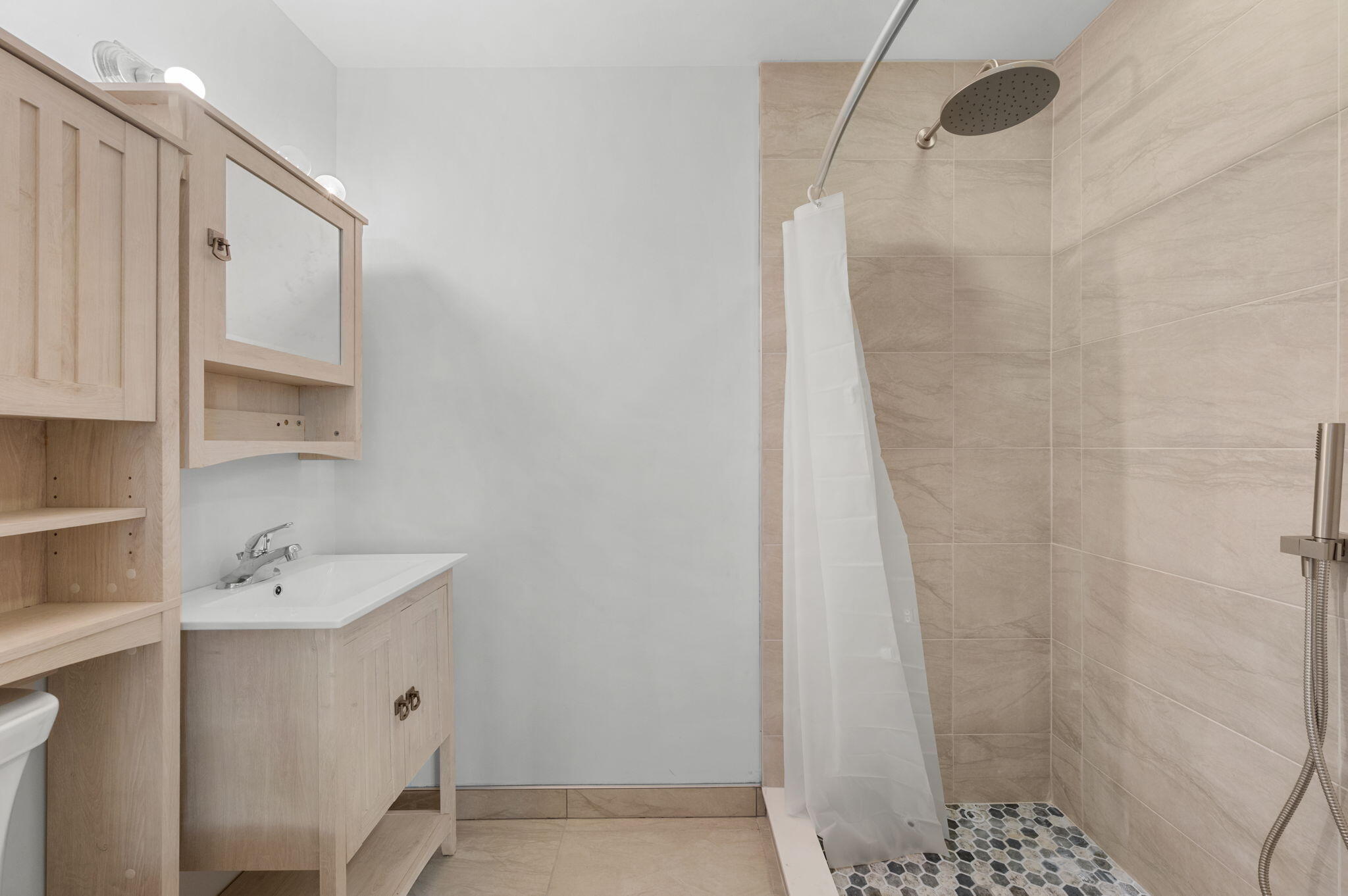 RAIN TREE CORNER SUB - Residential