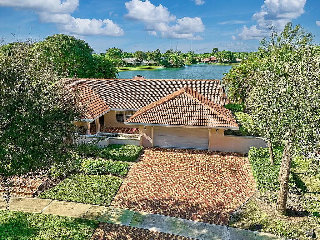 ESTANCIA IV OF VIA VERDE - Residential