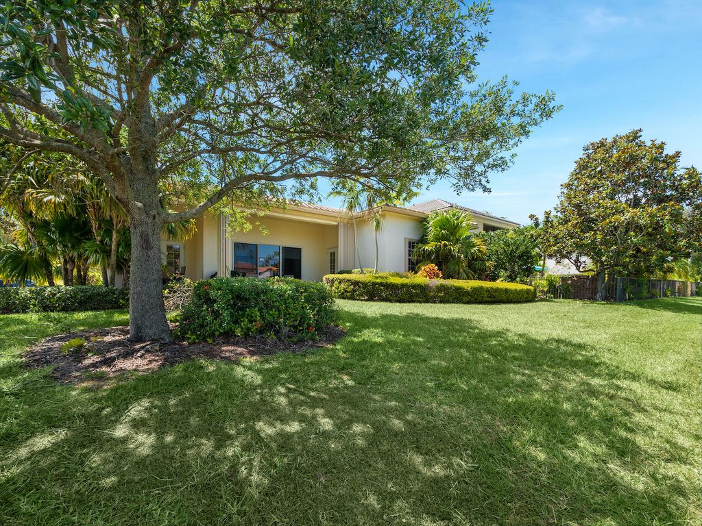 Photo of 1020 Vintner Boulevard, Palm Beach Gardens, FL 33410 (MLS # R10794518)
