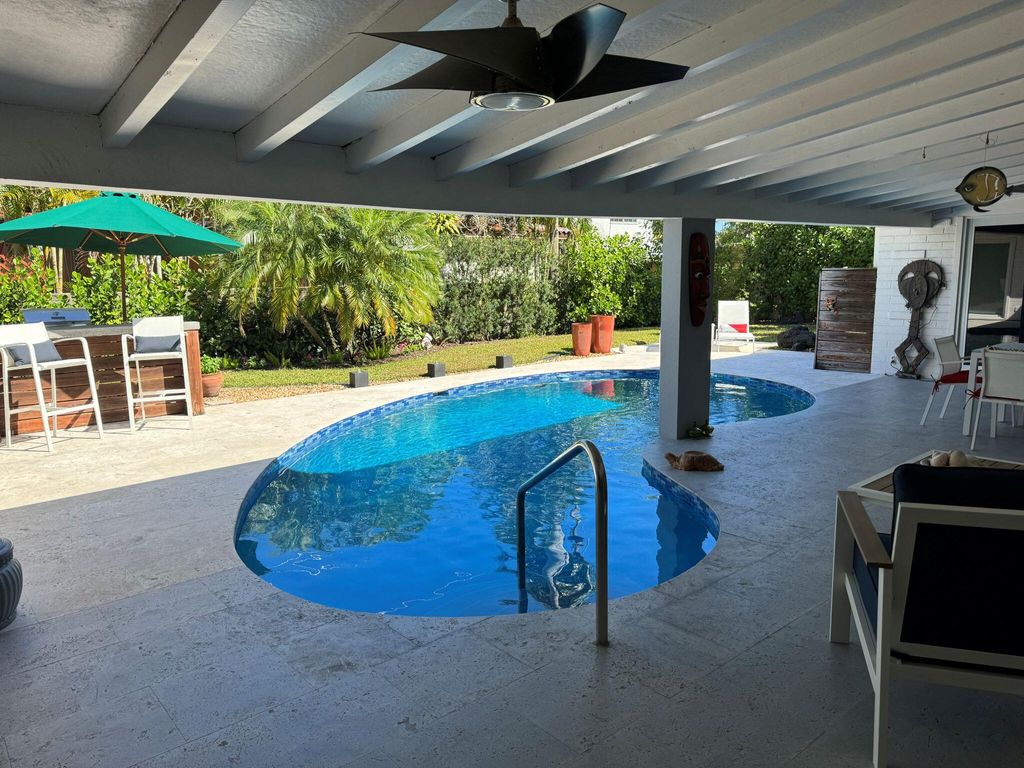 Photo of 2701 NE 27th Court, Fort Lauderdale, FL 33306 (MLS # B26023183)