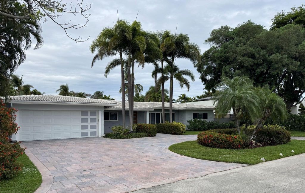Photo of 2701 NE 27th Court, Fort Lauderdale, FL 33306 (MLS # B26023183)